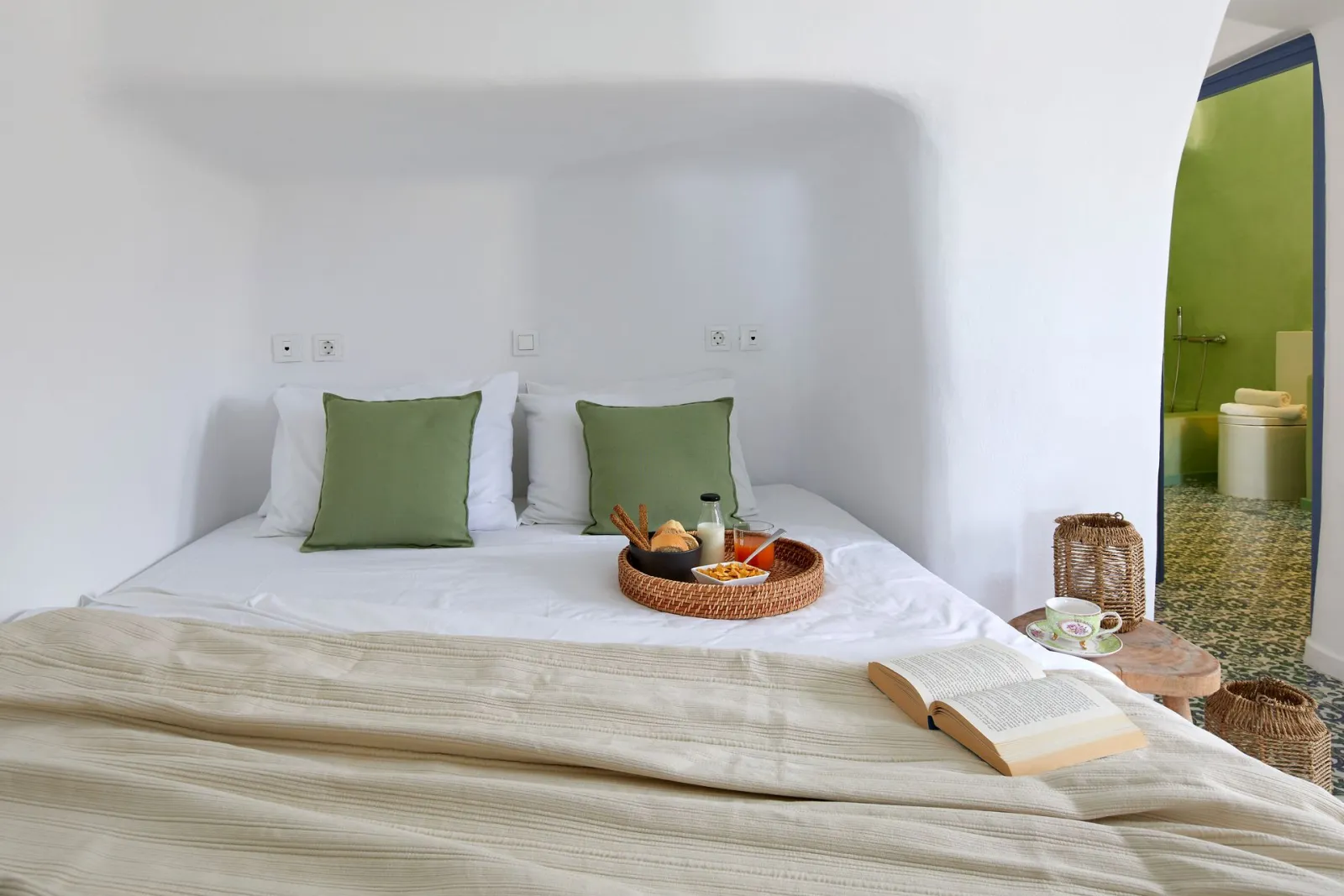 breakfast in bed Emerald Suite