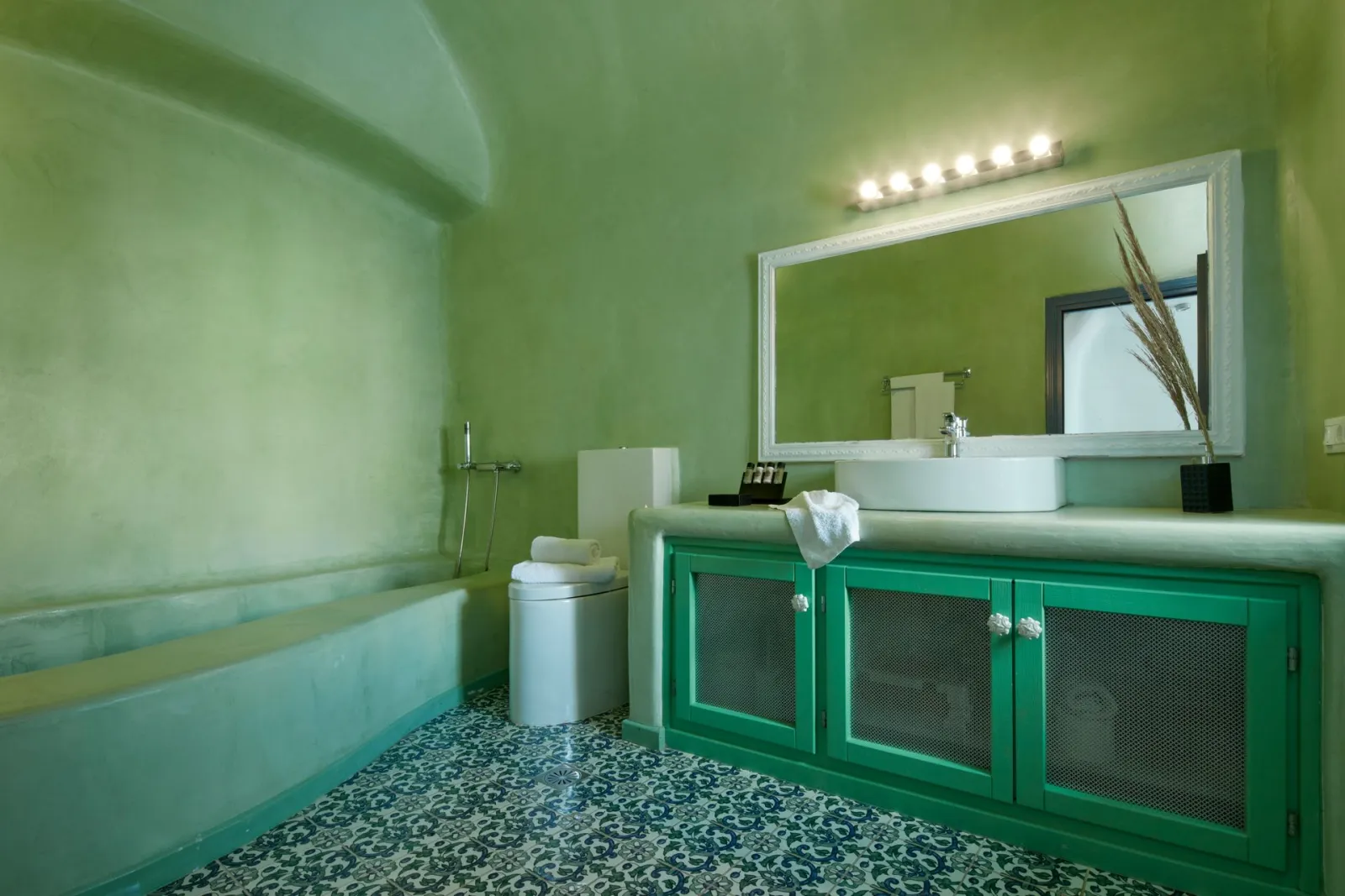 bathroom Emerald Suite