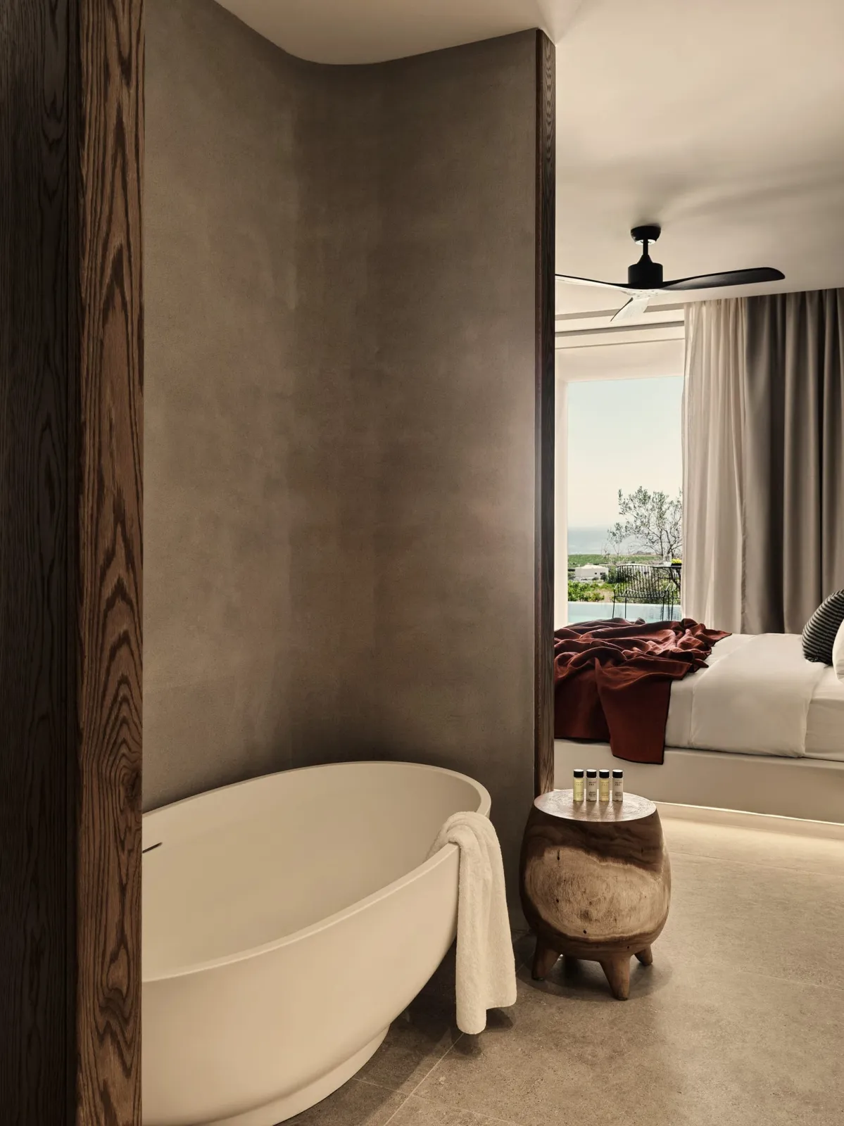 Drawing inspiration by the healing nature of this room’s privacy, you will create memories that will accompany you for a lifetime. The elevated and unscripted amenities of our rooms & suites will leave an incredible mark to your story.