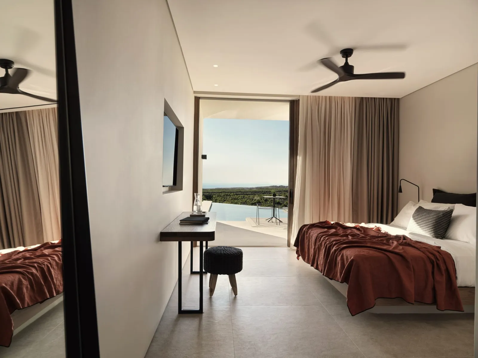 Thought-Provoking Aegean Sea views combined with elevated and unscripted experiences blending seamlessly with the earthly tones of Vourvoulos surroundings.