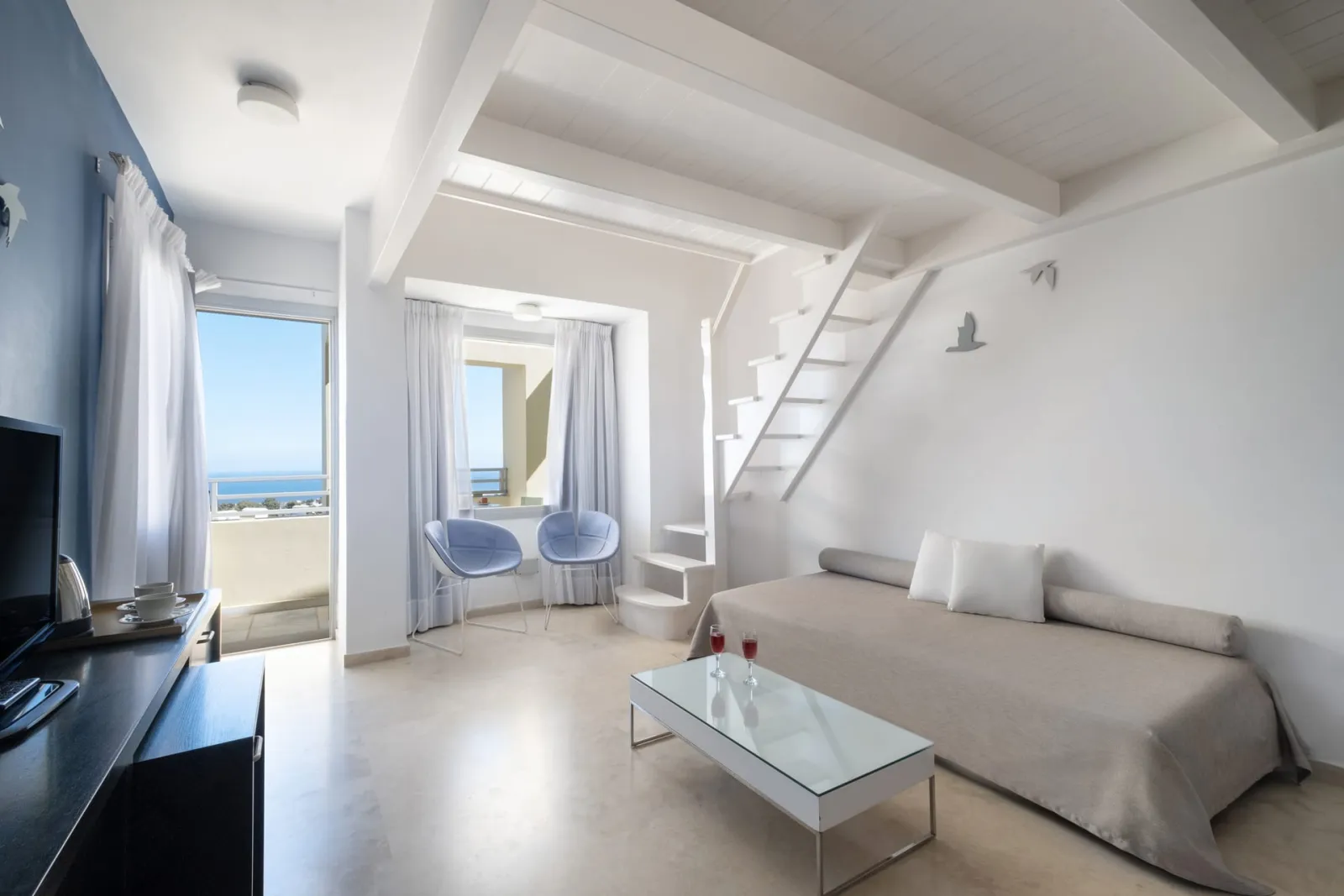 The Majestic Hotel Santorini