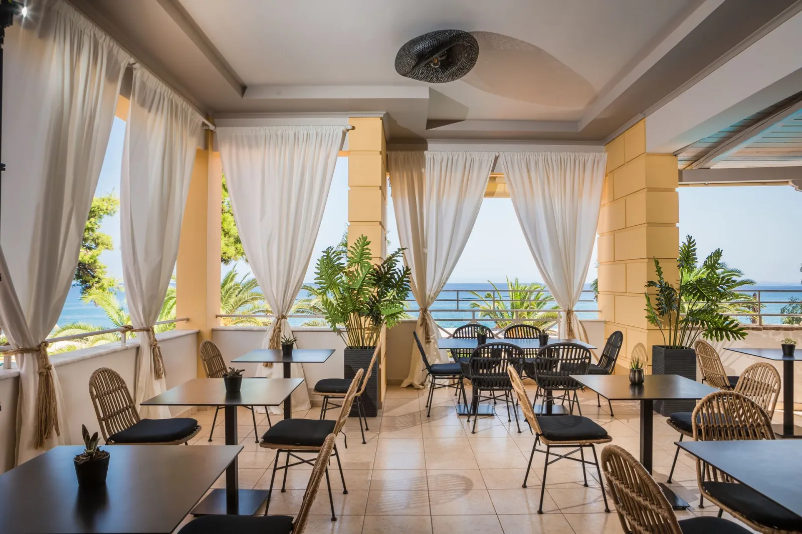 Makis Hotel