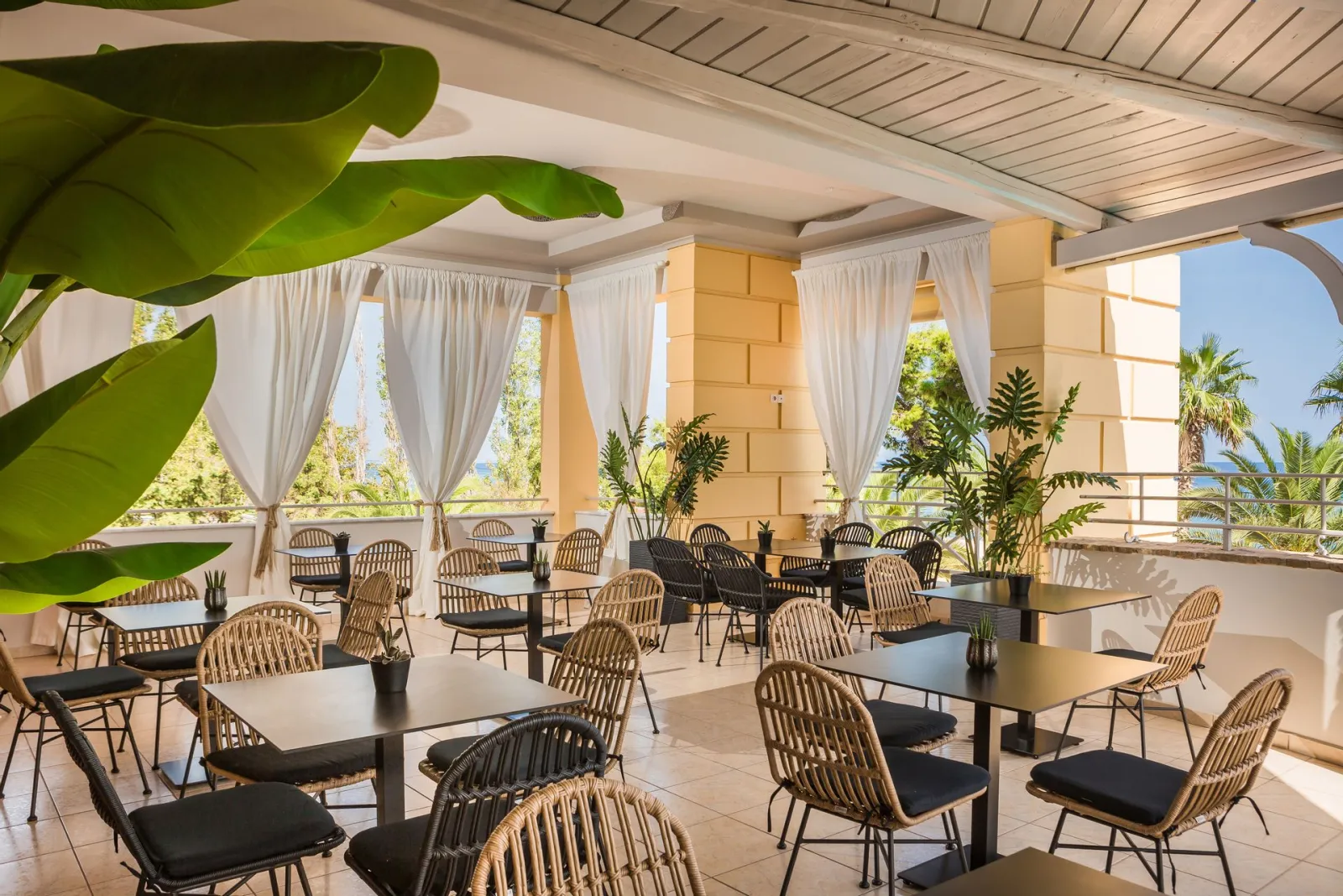 Makis Hotel