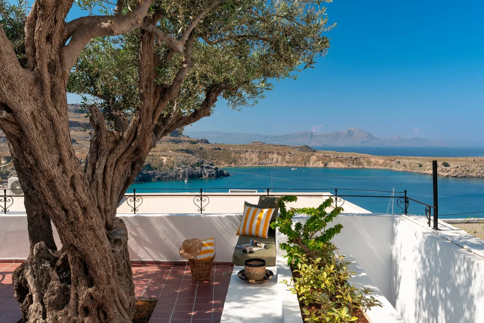 Maris Lindos Suites & Apartments