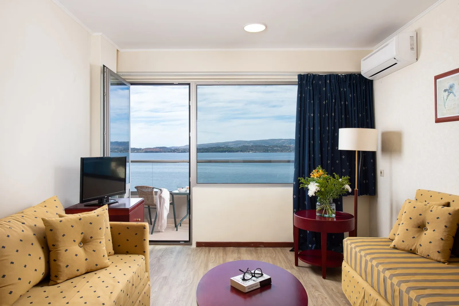 Living room Suite Sea View