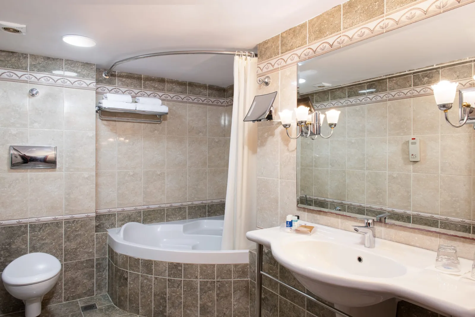 Bathroom Suite Sea View