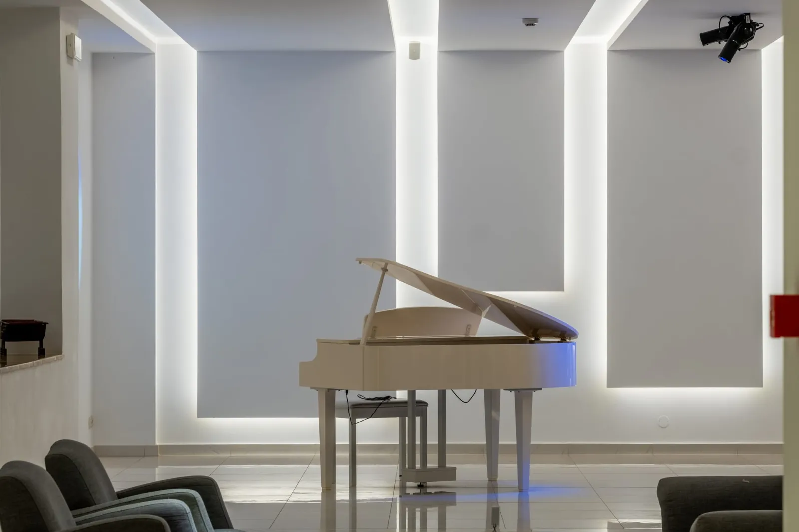 PIANO BAR