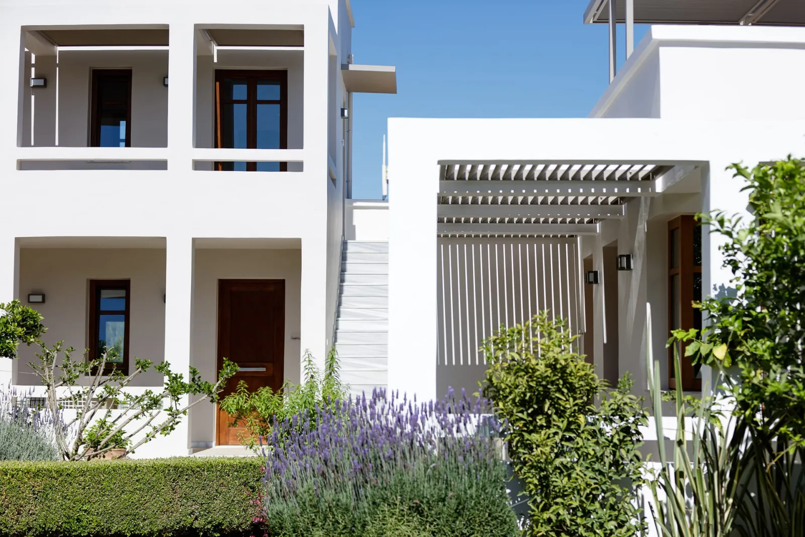 Dafni Deluxe Lodge - Verandah Garden View