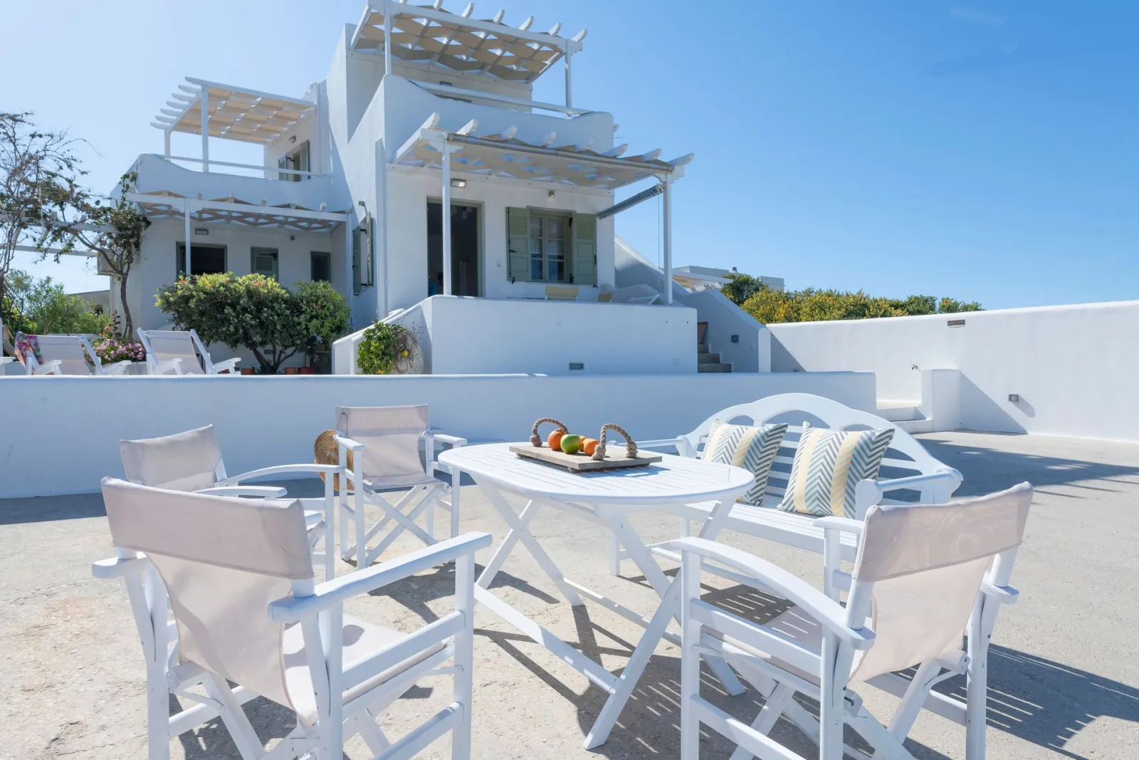 Mirabeli Apartments & Suites