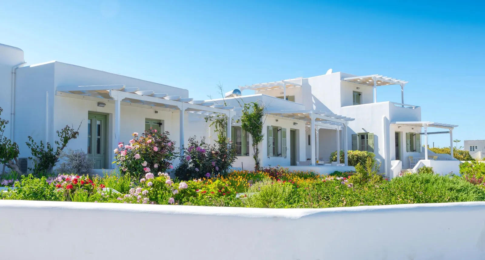 Mirabeli Apartments & Suites