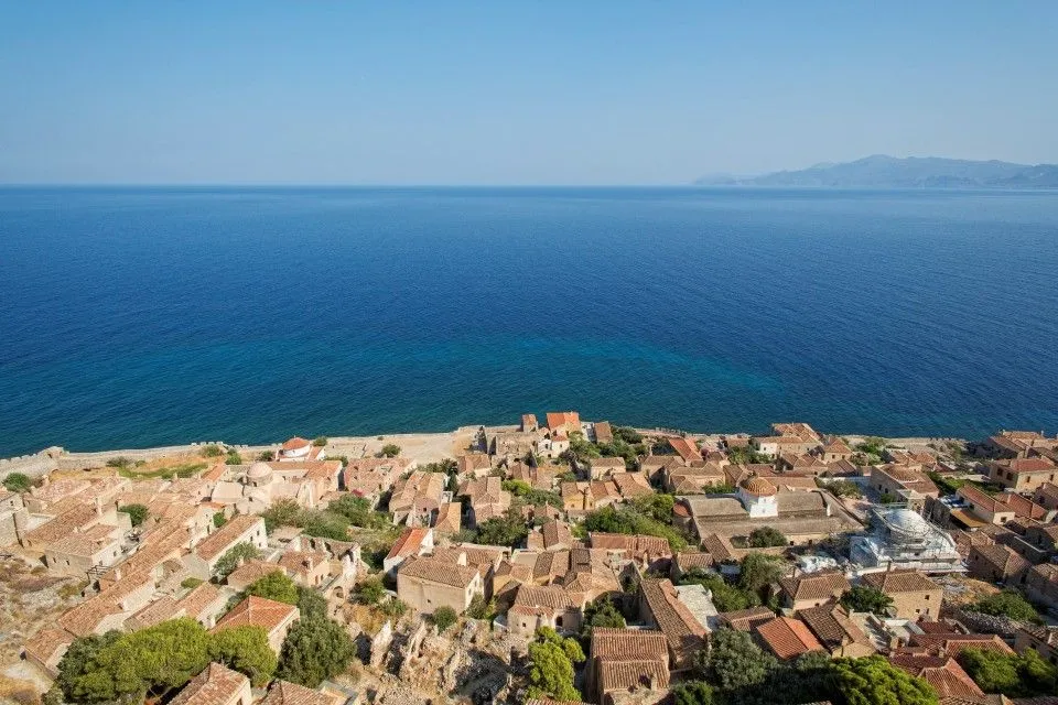 Moni Emvasis Luxury Suites
