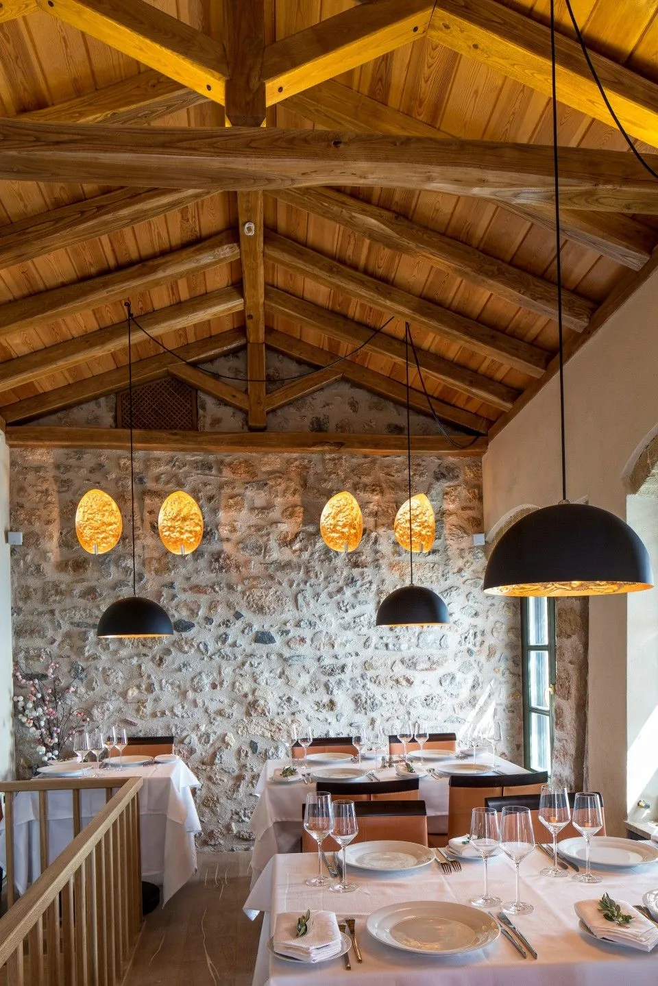 Moni Emvasis Luxury Suites