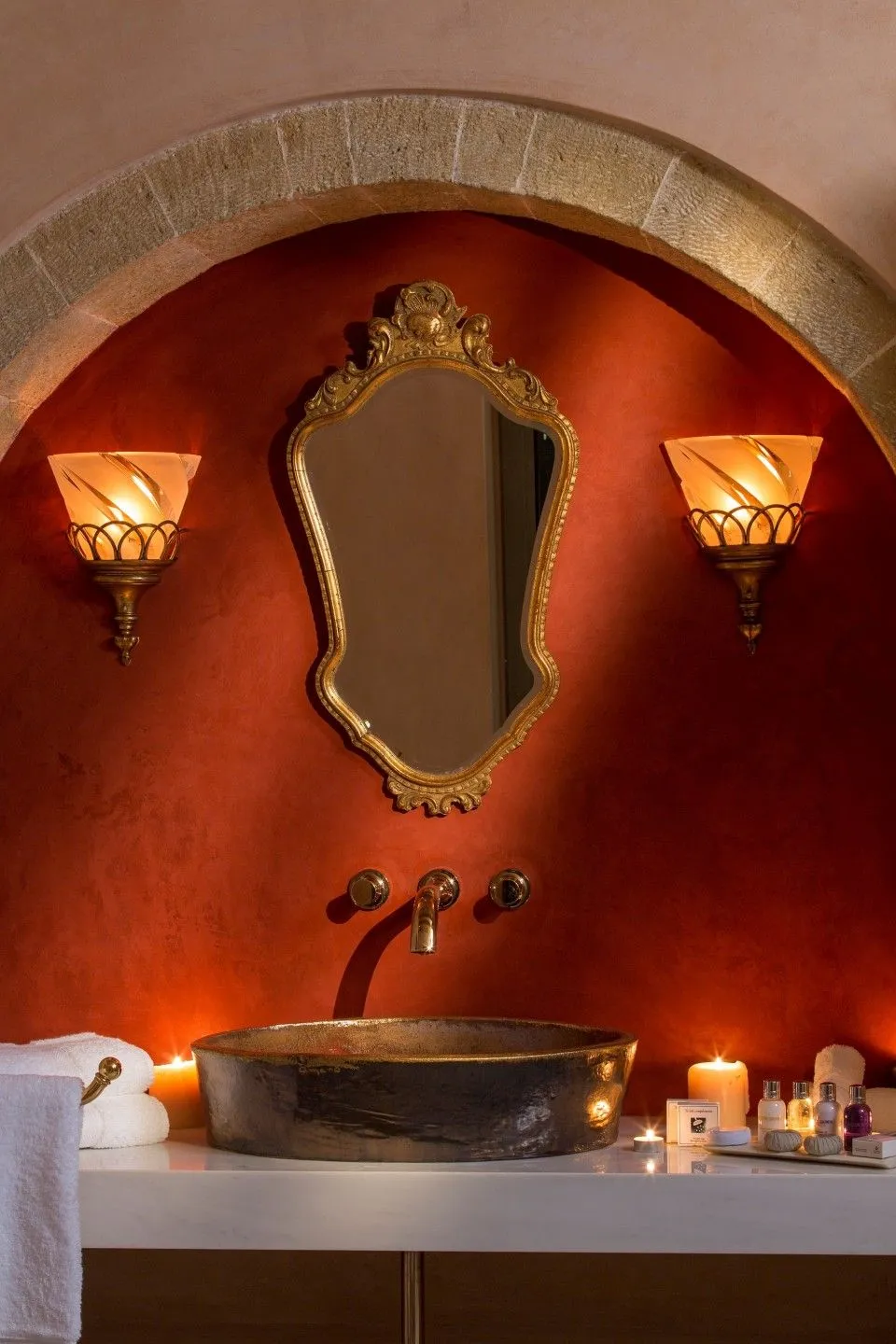 Moni Emvasis Luxury Suites