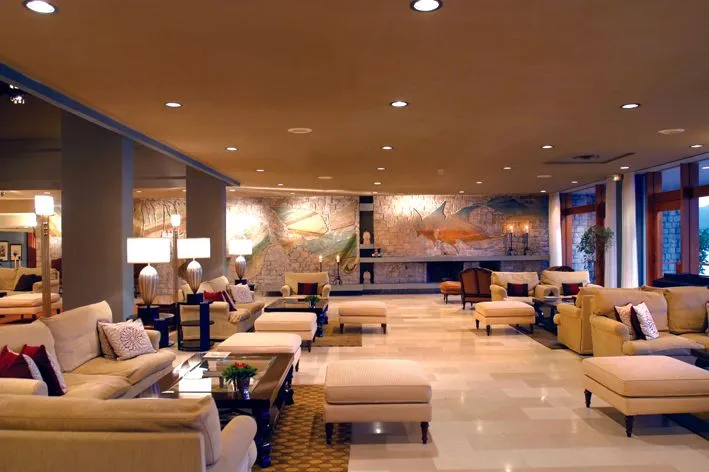 Lobby lounge