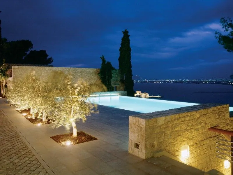 Infinity pool