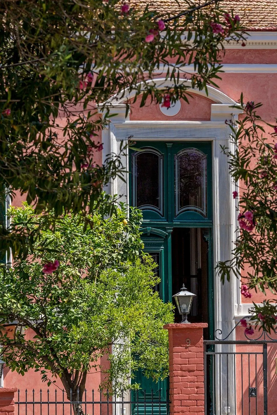 Nafsimedon Hotel