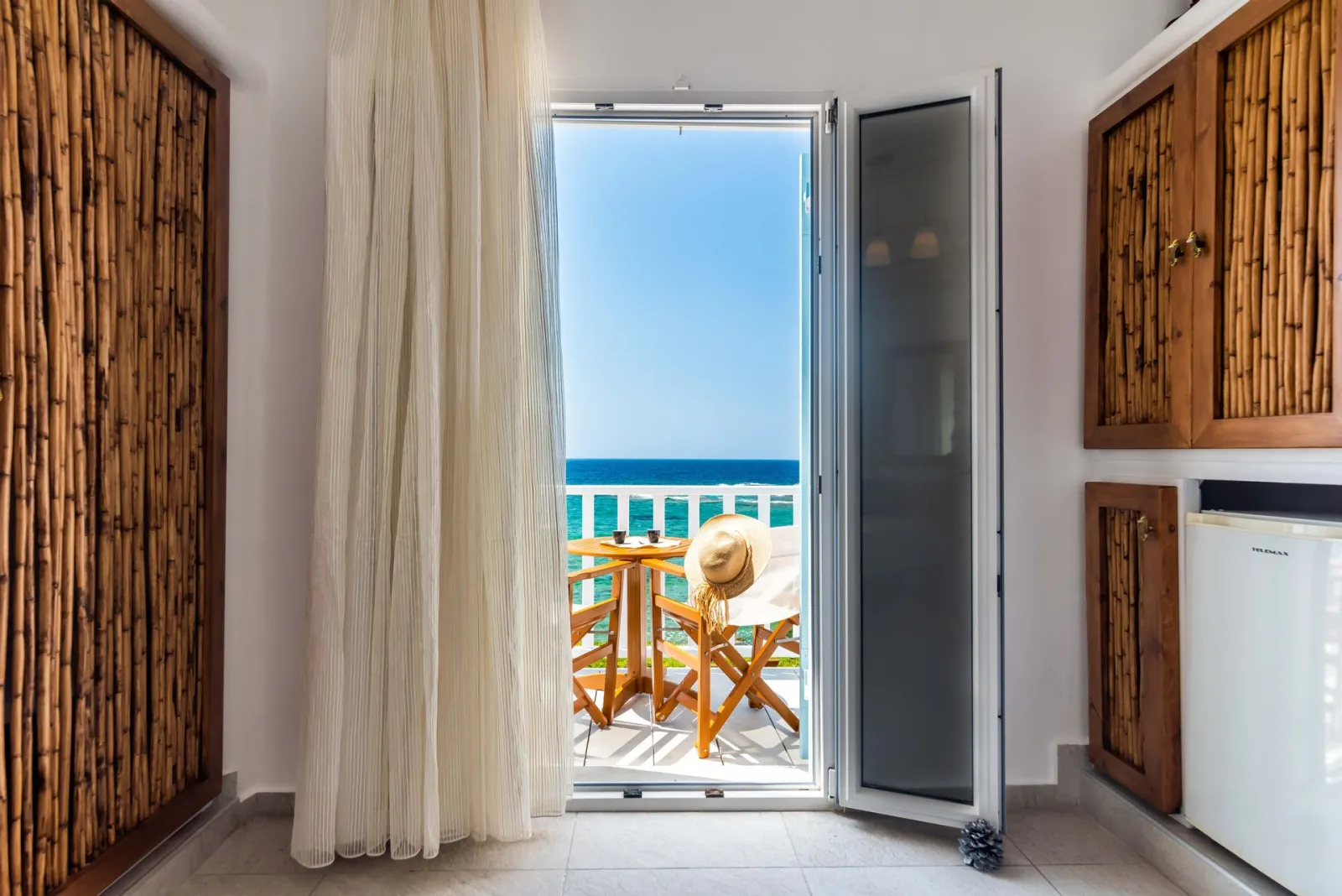 Niki Savvas Studios & Suites Milos