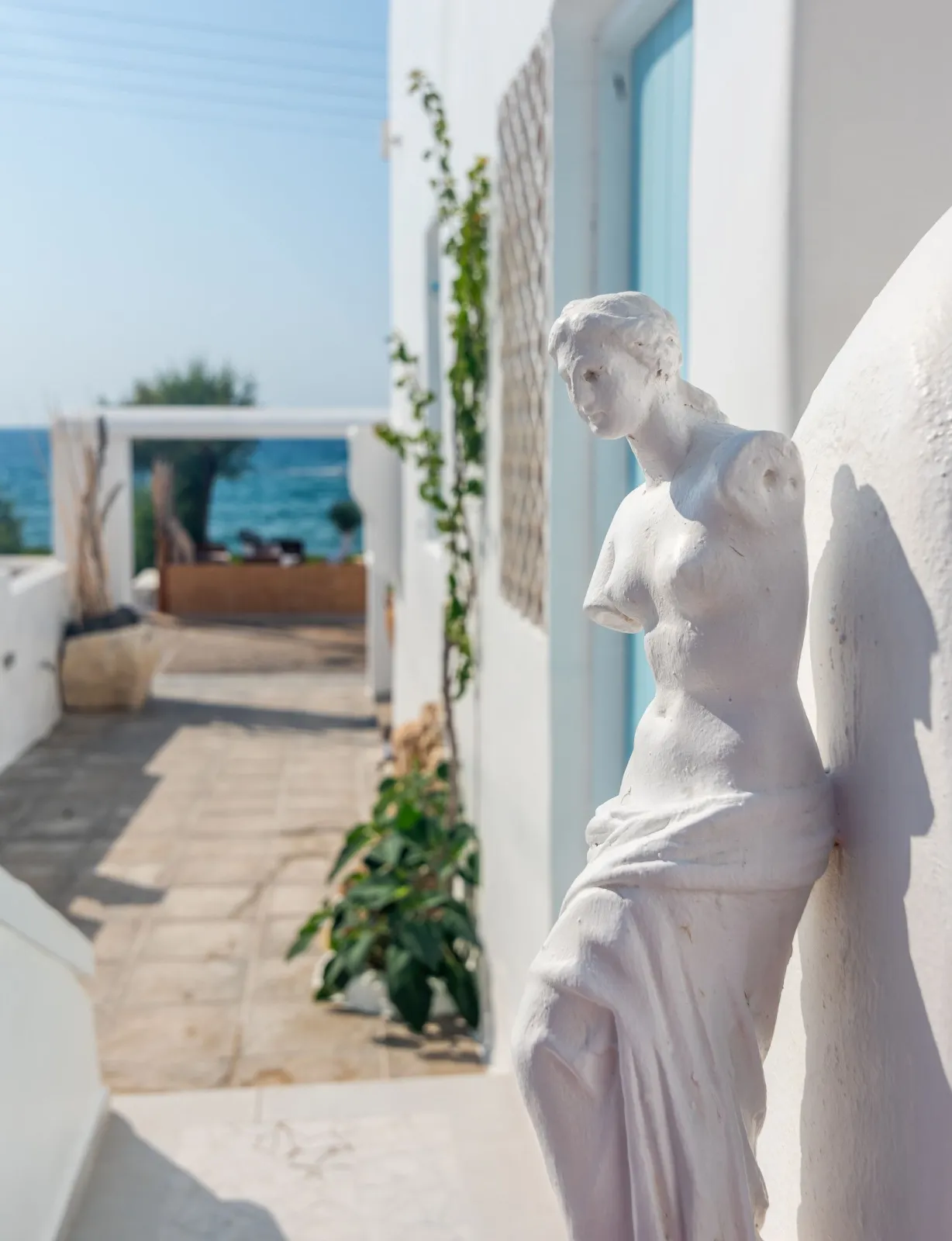 Niki Savvas Studios & Suites Milos