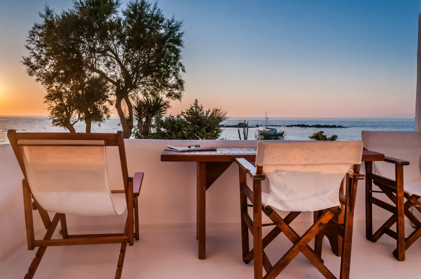 Niki Savvas Studios & Suites Milos
