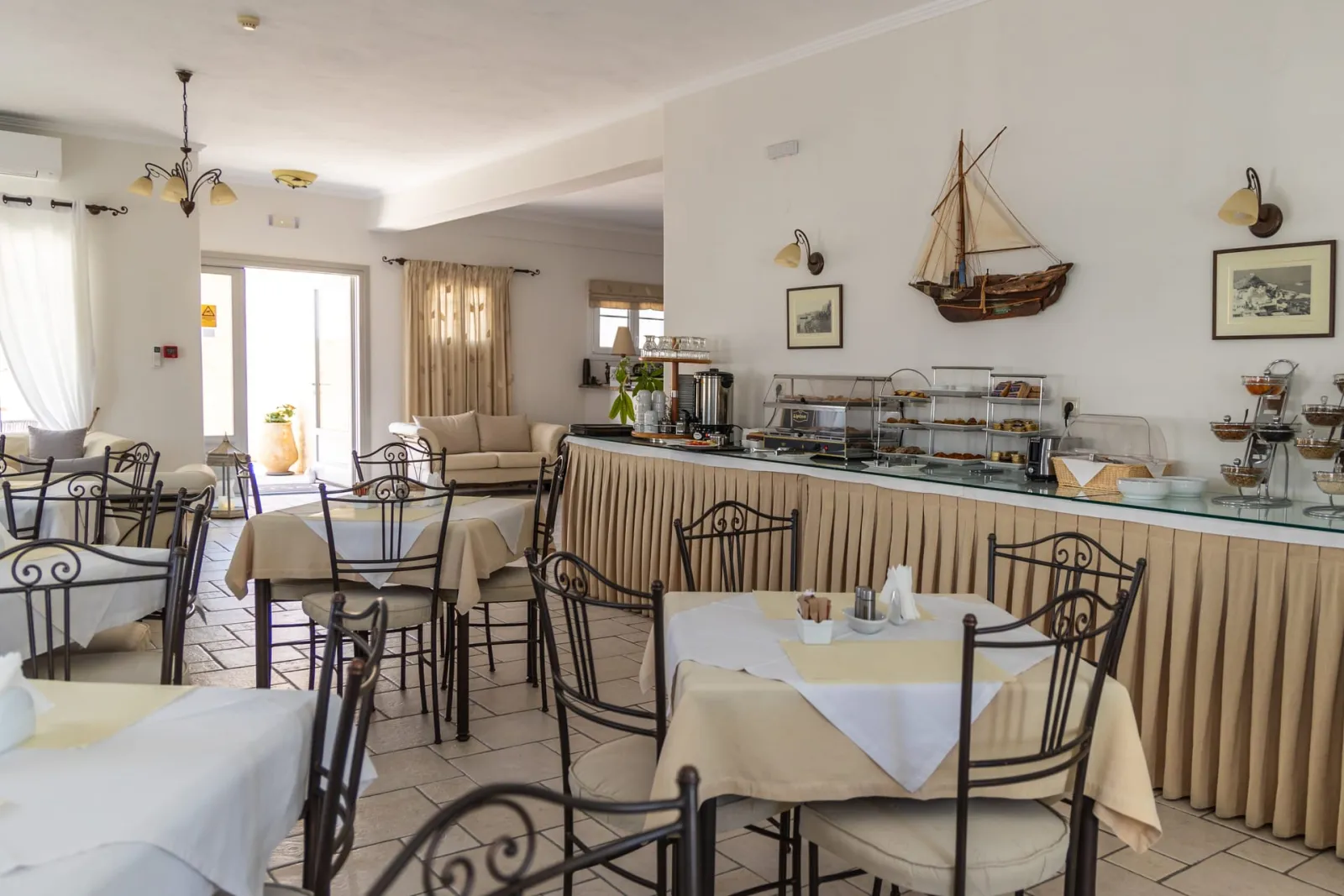 Ostria Hotel
