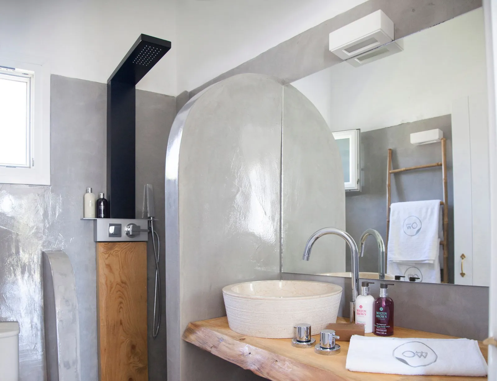 Ow Andros Luxury Suites
