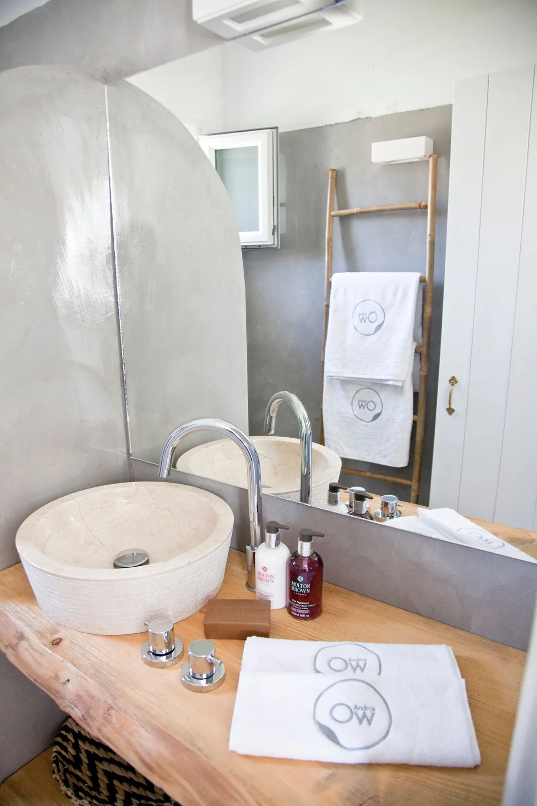 Ow Andros Luxury Suites