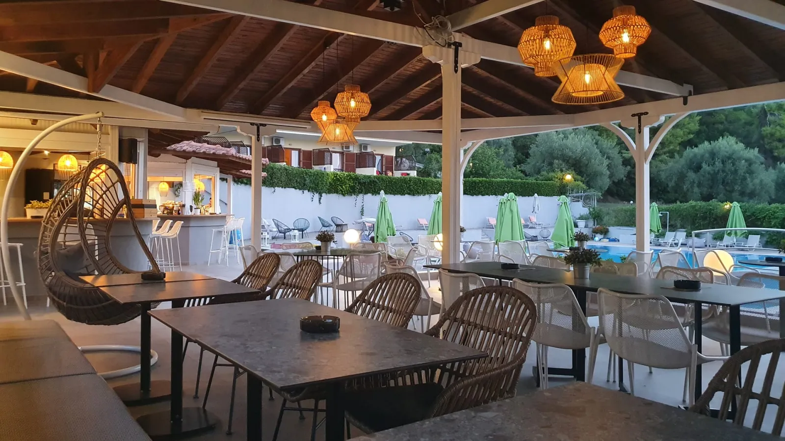 Pool Bar