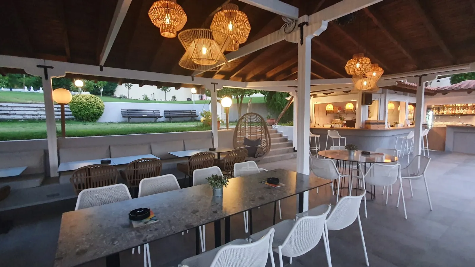 Pool Bar