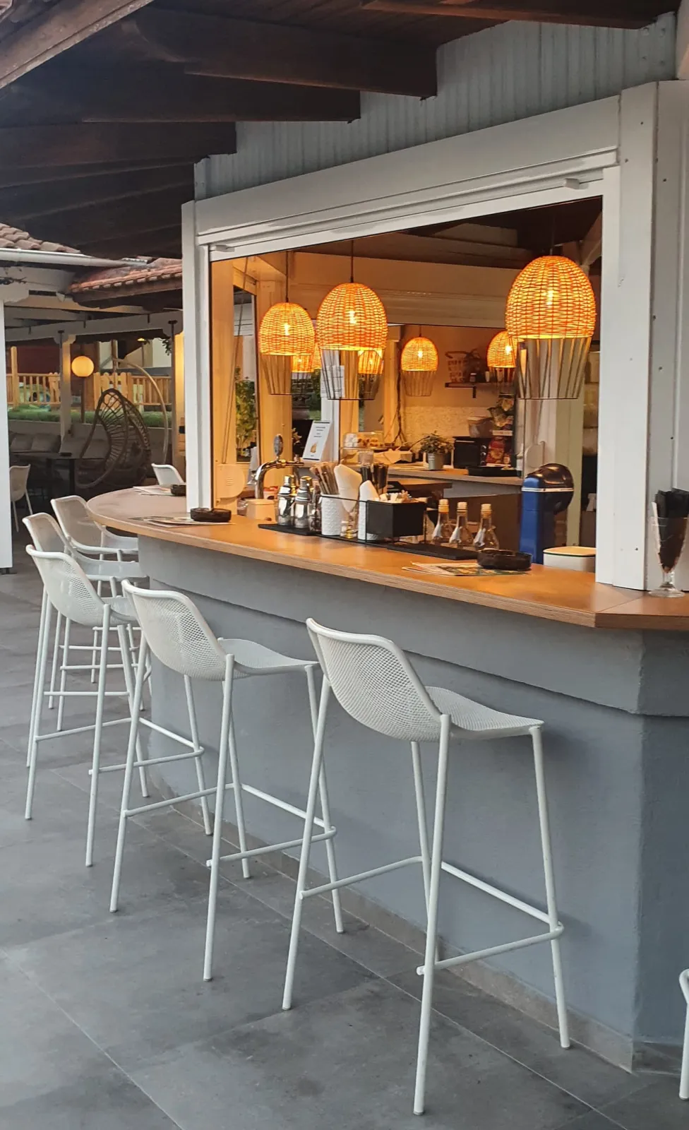 Pool Bar