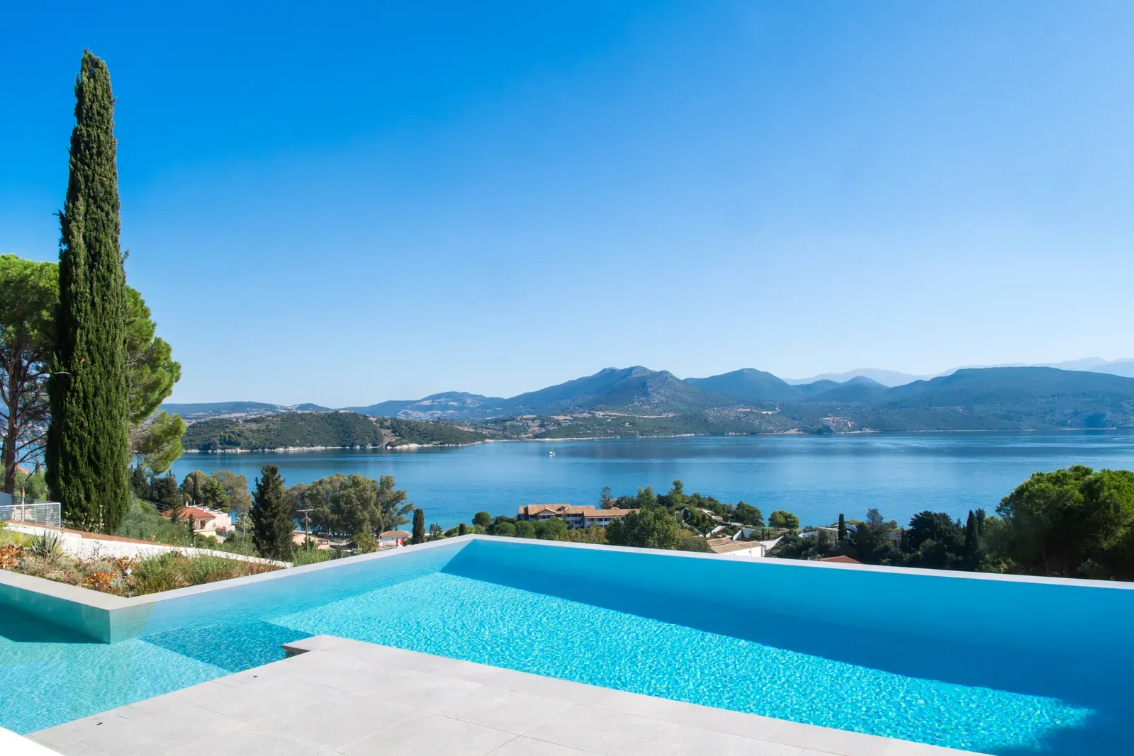 Pool & Seaview