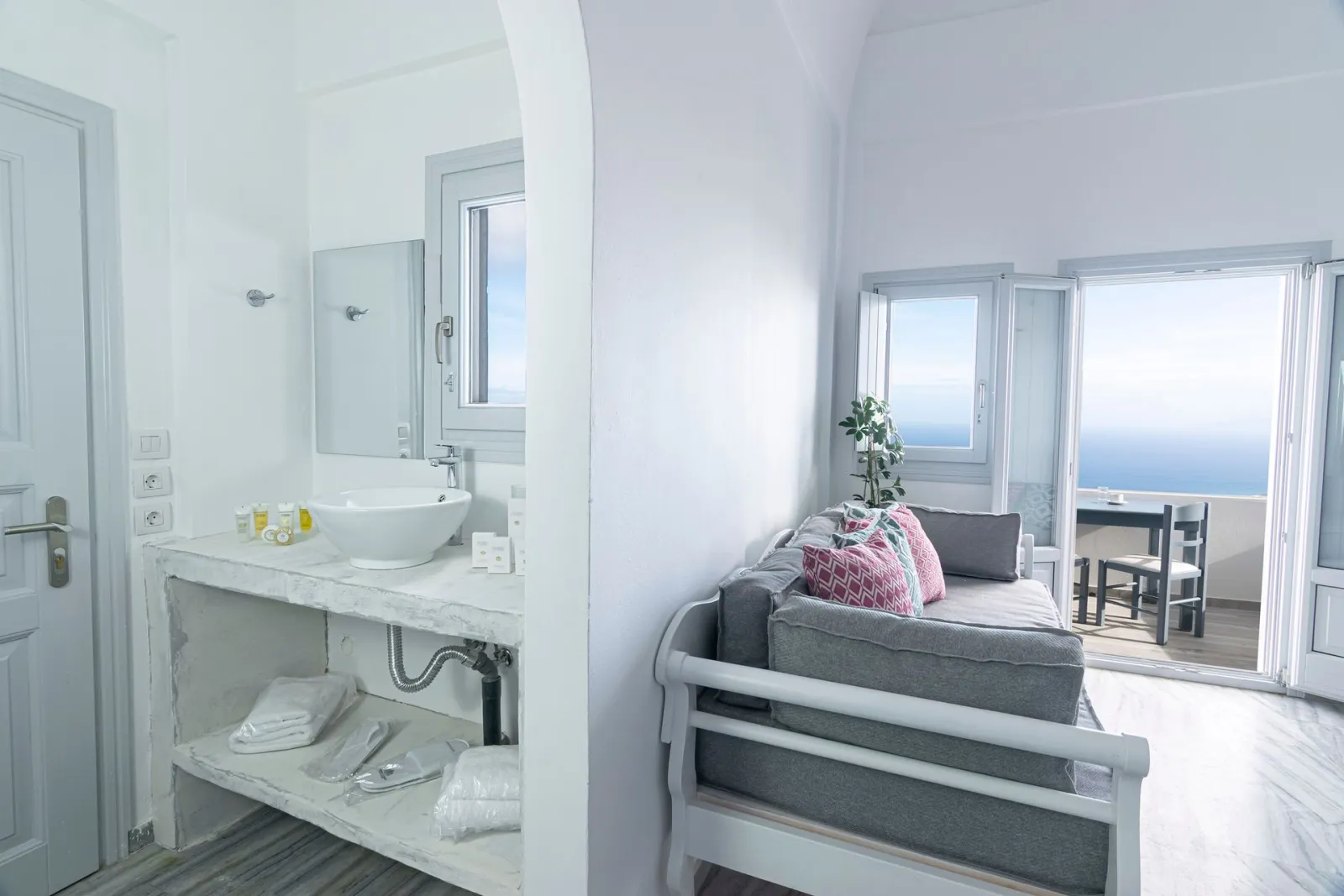 Phaos Santorini Suites