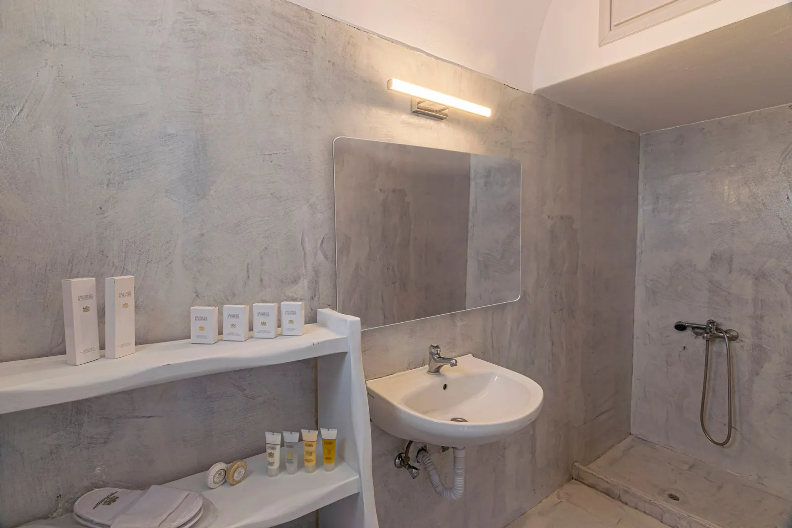 Phaos Santorini Suites