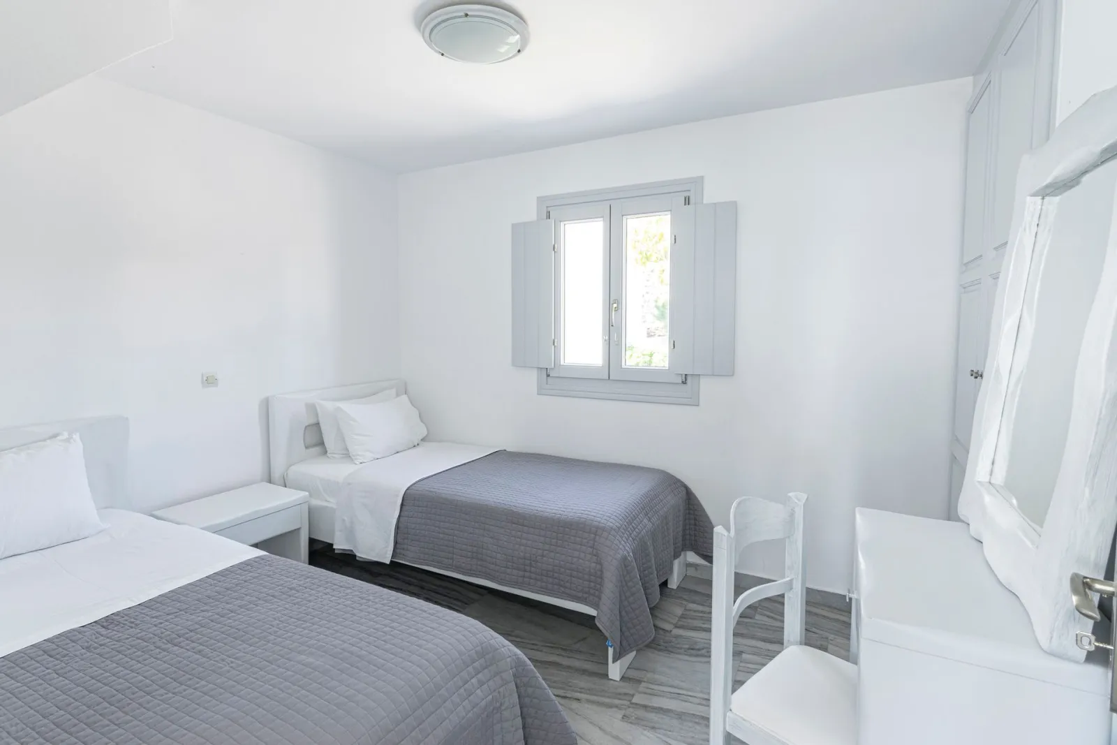 Phaos Santorini Suites