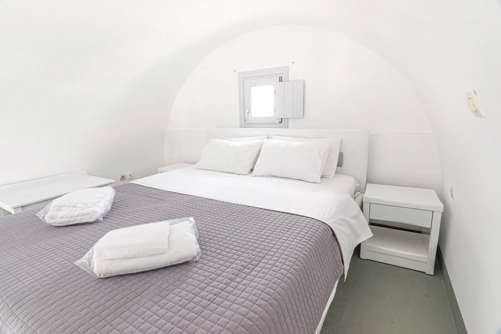 Phaos Santorini Suites