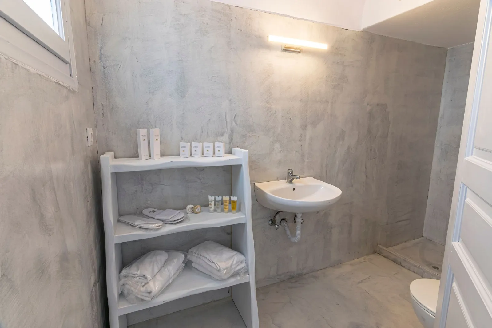 Phaos Santorini Suites