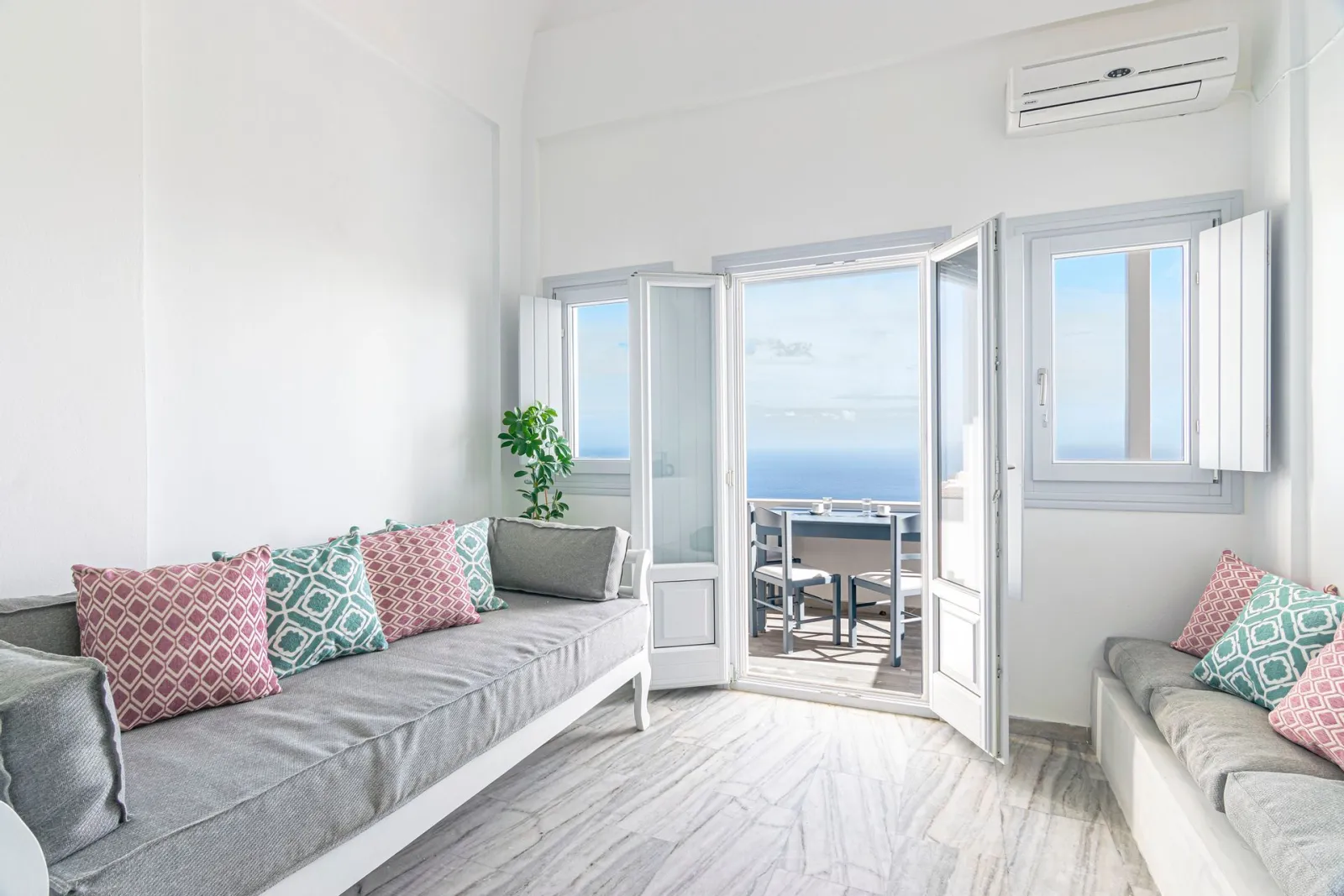 Phaos Santorini Suites