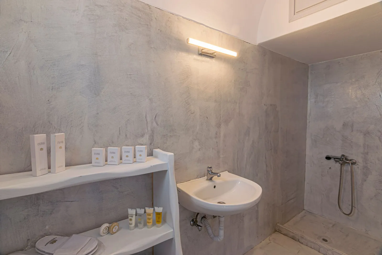 Phaos Santorini Suites