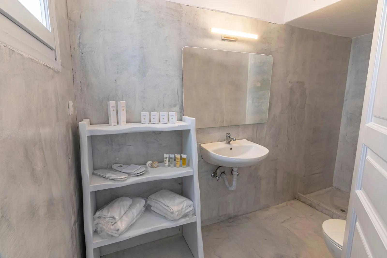 Phaos Santorini Suites