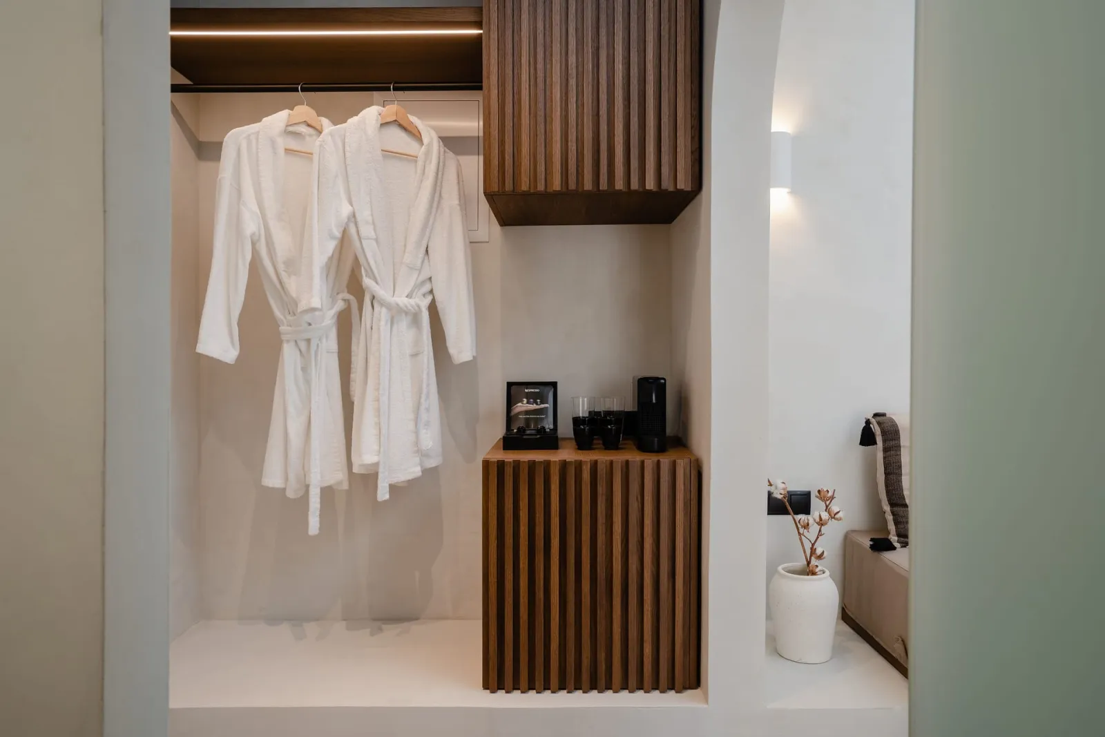 Polis of Naxos Stylish Suites