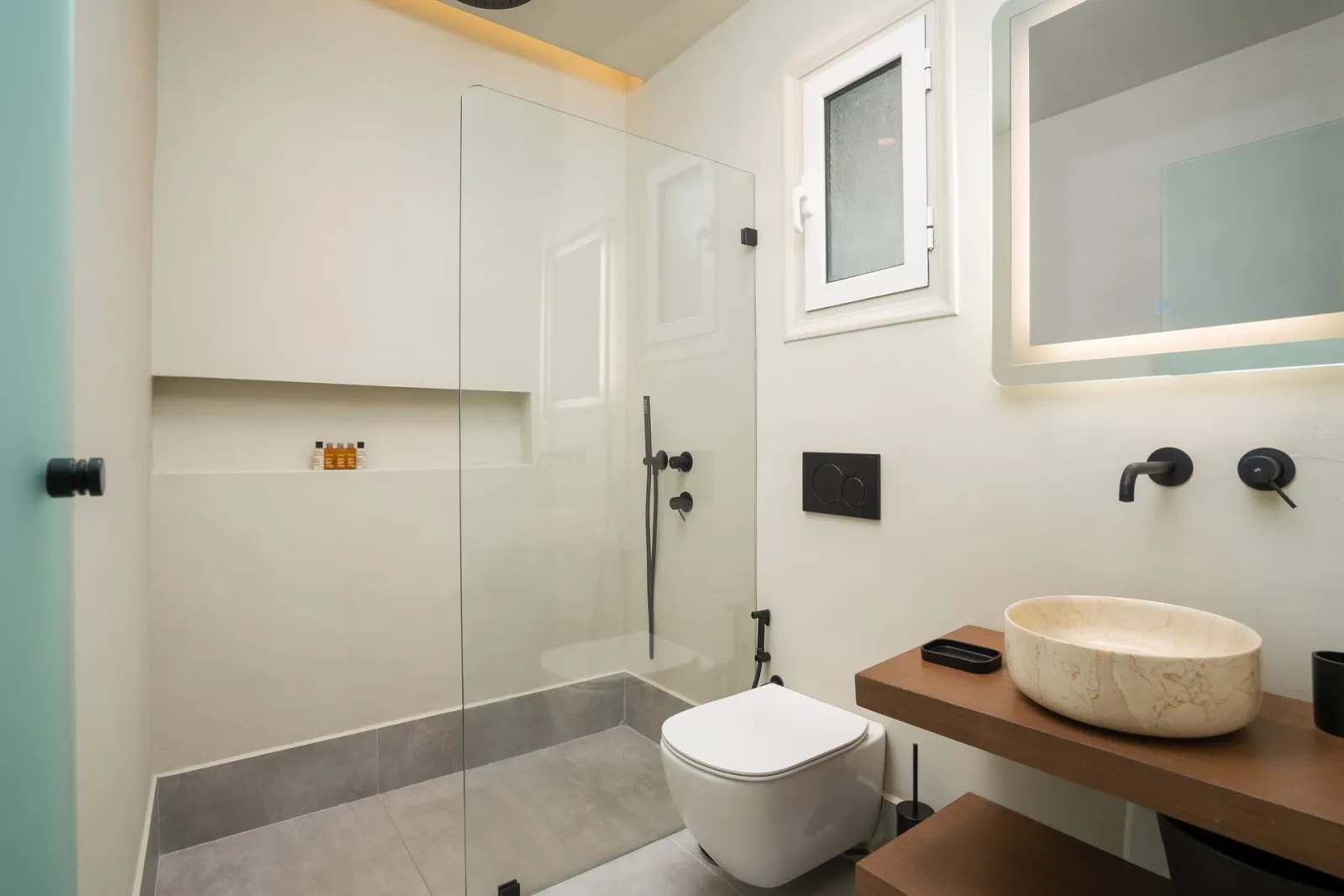 Polis of Naxos Stylish Suites