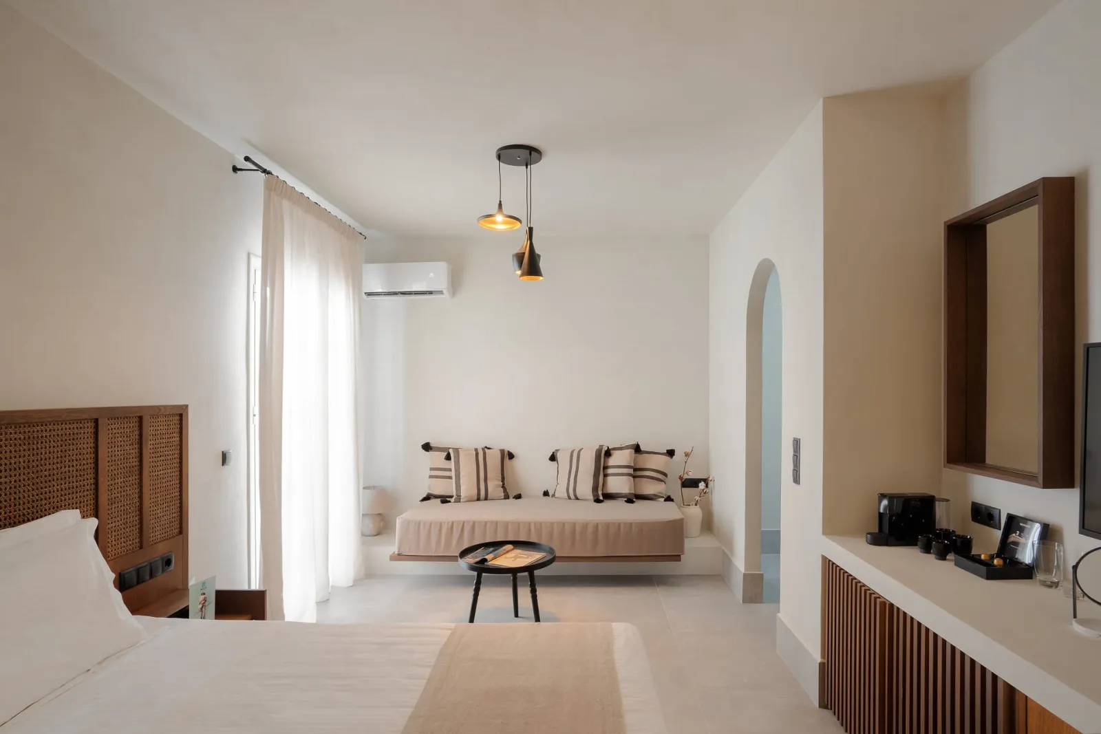 Polis of Naxos Stylish Suites