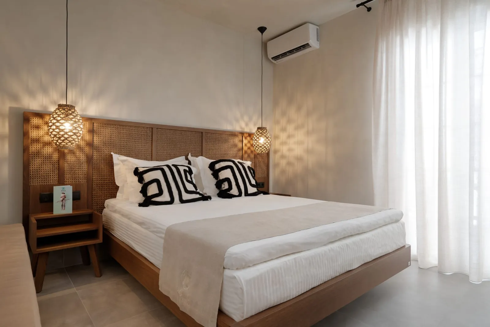 Polis of Naxos Stylish Suites
