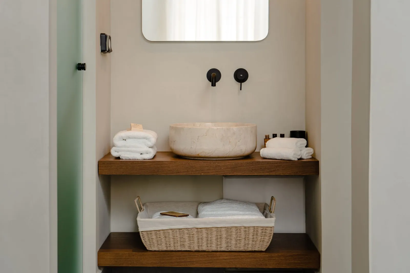Polis of Naxos Stylish Suites
