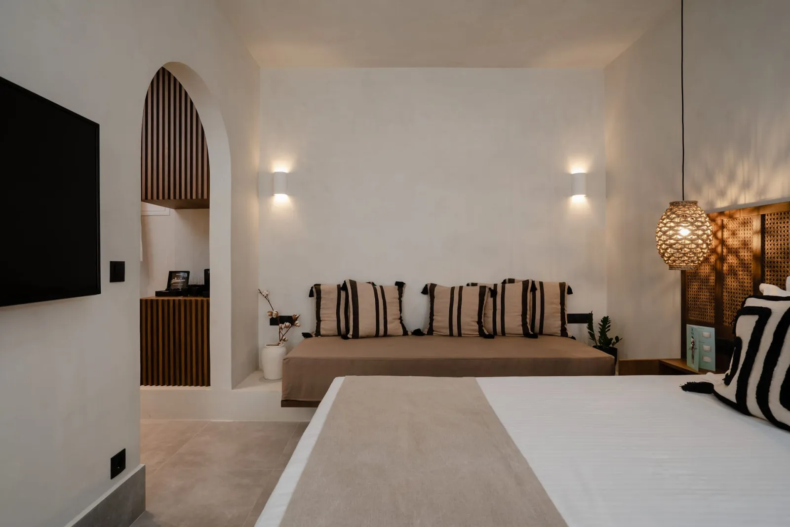 Polis of Naxos Stylish Suites