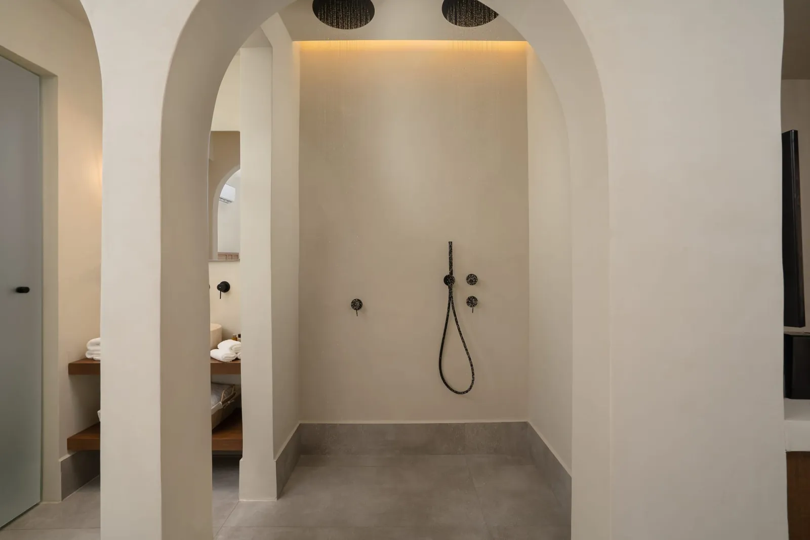 Polis of Naxos Stylish Suites
