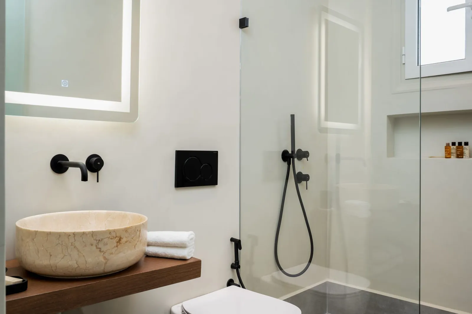 Polis of Naxos Stylish Suites