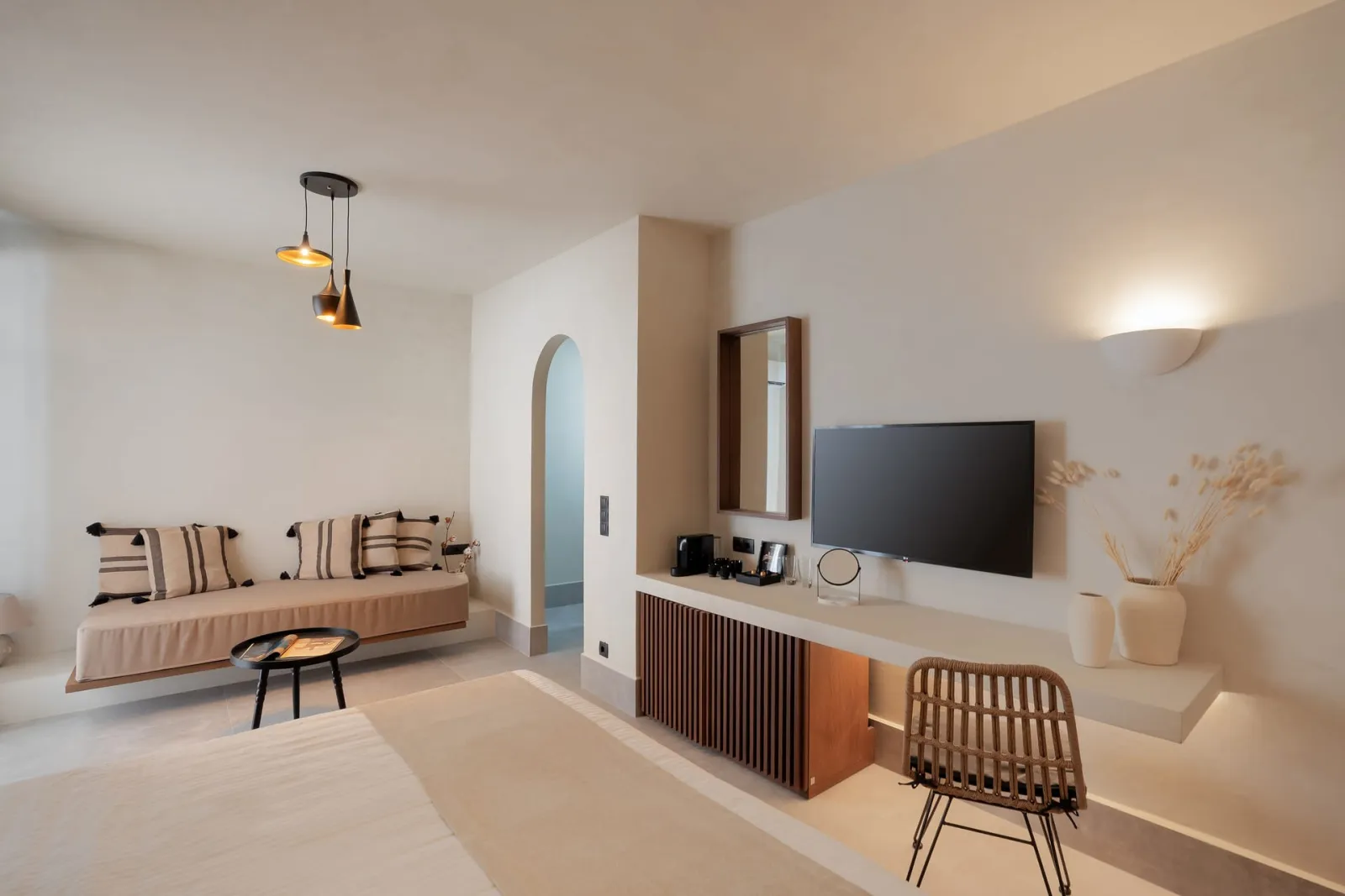 Polis of Naxos Stylish Suites