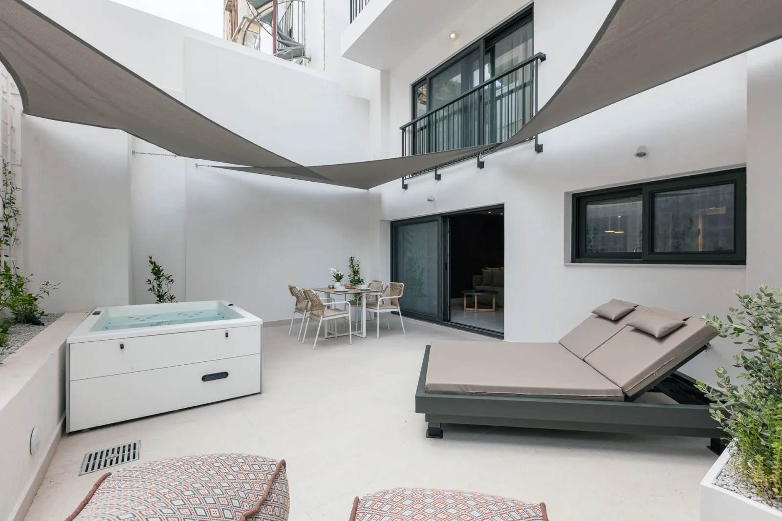 Porta Suites