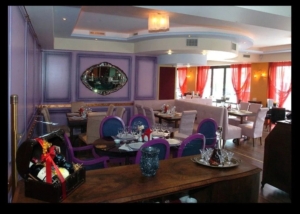 Cafe Bar Restaurant "LAZY LIZARD"The Restaurant AreaIt offers 10% discount in the food menu only for our Queen Olga Hotel.