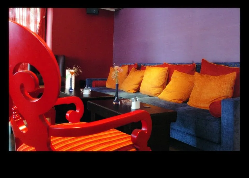 Cafe Bar Restaurant "LAZY LIZARD"Comfortable SofaIt offers 10% discount in the food menu only for our Queen Olga Hotel.